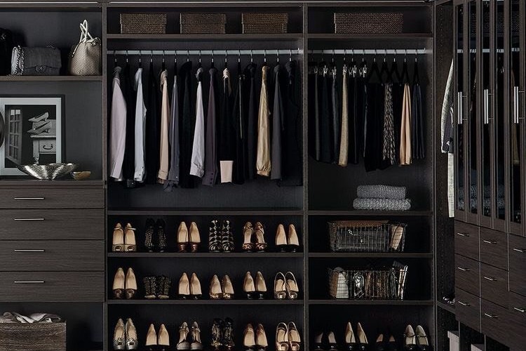 Bạn rất dễ sắp xếp các loại quần áo, phụ kiện hoặc giày dép