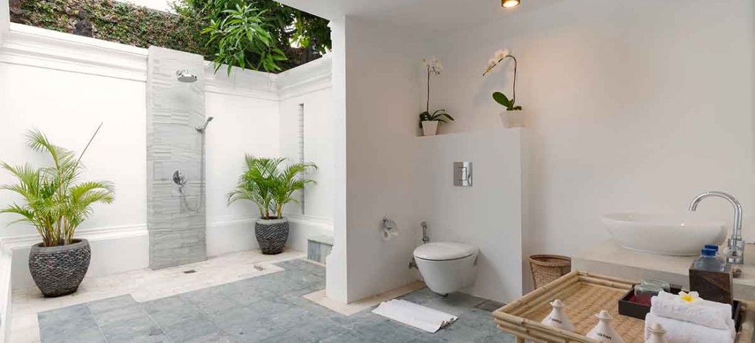 Một góc nhỏ của phòng thay đồ sang trọng kết hợp phòng tắm ngoài trời